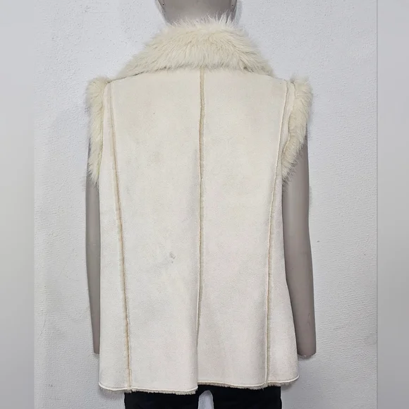 Essentials by Milano Ivory Faux Fur Vest - Picture 3 of 13